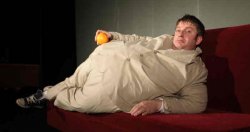 Ai noştri cuceresc Bucureştiul. „Natură moartă cu nepot obez”. Ai noştri cuceresc Bucureştiul. „Natură moartă cu nepot obez”.