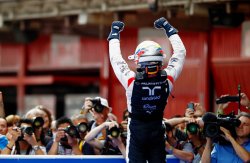 Maldonado a devenit primul pilot din Venezuela care a câştigat o cursă de Formula 1 Maldonado a devenit primul pilot din Venezuela care a câştigat o cursă de Formula 1