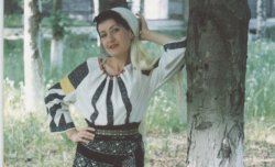 Dina Vrăjmaşu: „Graţie lui Nicolae Gribincea, am revenit la romanţe” Dina Vrăjmaşu: „Graţie lui Nicolae Gribincea, am revenit la romanţe”