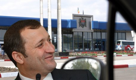 Filat recomandă vameșilor să zâmbească Filat recomandă vameșilor să zâmbească