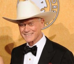 Larry Hagman, JR Ewing din serialul "Dallas" a murit Larry Hagman, JR Ewing din serialul "Dallas" a murit
