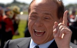 Silvio Berlusconi: „Judecătoarele din Milano sunt feministe și comuniste!” Silvio Berlusconi: „Judecătoarele din Milano sunt feministe și comuniste!”