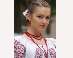 Mariana Curcudel: „Aș vrea să cânt măcar un cuplet alături de Laura Lavric” Mariana Curcudel: „Aș vrea să cânt măcar un cuplet alături de Laura Lavric”
