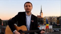 Ambasadorul RM în Estonia a luat chitara în mână ca să o susțină pe Aliona Moon Ambasadorul RM în Estonia a luat chitara în mână ca să o susțină pe Aliona Moon