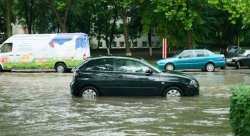 Consecințele ploilor torențiale: Circa 100 de APARTAMENTE INUNDATE în Chișinău Consecințele ploilor torențiale: Circa 100 de APARTAMENTE INUNDATE în Chișinău