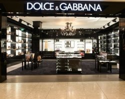 Magazinele Dolce & Gabbana din Milano au fost închise Magazinele Dolce & Gabbana din Milano au fost închise