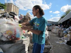 Brazilia transformă gunoiul în BANI Brazilia transformă gunoiul în BANI