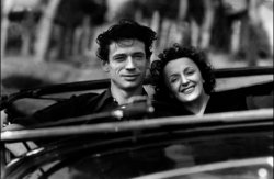 (VIDEO) 50 de ani de la moartea lui Edith Piaf. Povestea emoţionantă a „Micuţei Privighetori" (VIDEO) 50 de ani de la moartea lui Edith Piaf. Povestea emoţionantă a „Micuţei Privighetori"