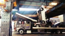O zi cu adevărat proastă pentru un trailer auto. VIDEO O zi cu adevărat proastă pentru un trailer auto. VIDEO