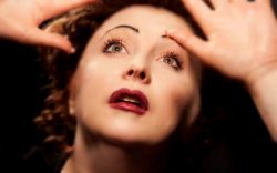 Cronică: Micile Piaf și Irena Cronică: Micile Piaf și Irena