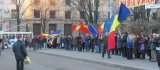 (GALERIE FOTO) 1 decembrie marcat la Chișinău. Unioniștii AU ÎNCONJURAT CLĂDIREA GUVERNULUI cu un lanț viu
