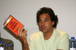 CARTEA ZILEI: „Vânzătorul de trecuturi”, de Jose Eduardo Agualusa CARTEA ZILEI: „Vânzătorul de trecuturi”, de Jose Eduardo Agualusa