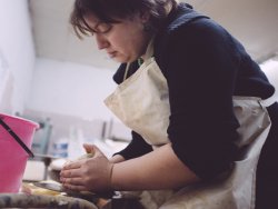 Ceramista Elena Frunze, despre tradițional și arta olăritului Ceramista Elena Frunze, despre tradițional și arta olăritului