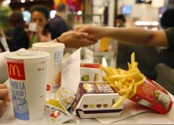 Un american cere despăgubiri de 1,5 milioane de dolari de la Mc Donald's din cauza unui șervețel Un american cere despăgubiri de 1,5 milioane de dolari de la Mc Donald's din cauza unui șervețel