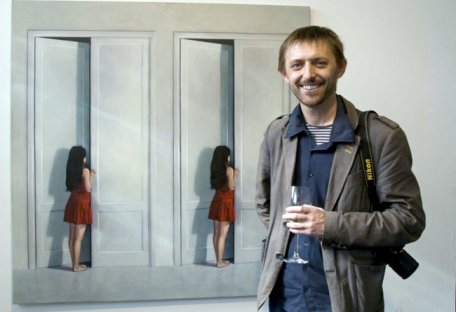 Roman Tolici, un pictor cu aparatul foto la gât Roman Tolici, un pictor cu aparatul foto la gât