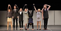 Teatrului Național din Sibiu vine la Chișinău cu spectacolul ”Solitaritate” de Gianina Cărbunaru Teatrului Național din Sibiu vine la Chișinău cu spectacolul ”Solitaritate” de Gianina Cărbunaru