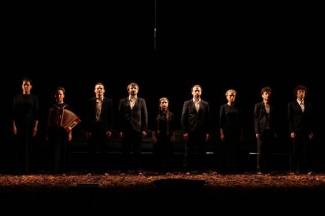 Nouă chirurgi ai teatrului cărora nu le pasă că doare, atâta timp cât fac bine Nouă chirurgi ai teatrului cărora nu le pasă că doare, atâta timp cât fac bine