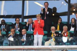 Germania este campioană mondială la fotbal. Angela Merkel a salutat golul nemţilor în picioare (FOTO) Germania este campioană mondială la fotbal. Angela Merkel a salutat golul nemţilor în picioare (FOTO)
