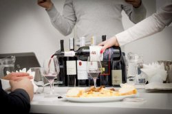 Băutul vinului – o artă care, deocamdată, ne scapă Băutul vinului – o artă care, deocamdată, ne scapă