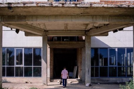 Деньги на ветер. Миллионные инвестиции в здание, ставшее укрытием для бомжей Деньги на ветер. Миллионные инвестиции в здание, ставшее укрытием для бомжей