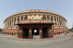 Primatele din India speriate de agenți specializați în imitarea țipetelor de maimuță (VIDEO) Primatele din India speriate de agenți specializați în imitarea țipetelor de maimuță (VIDEO)
