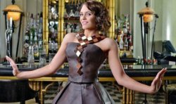 Prima rochie haute-couture realizată din ciocolată (FOTO) Prima rochie haute-couture realizată din ciocolată (FOTO)