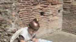 Savant la 6 ani - a scris deja două cărţi despre greci şi vechii egipteni Savant la 6 ani - a scris deja două cărţi despre greci şi vechii egipteni
