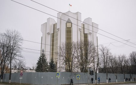 Clădirea președintelui rămâne în paragină Clădirea președintelui rămâne în paragină
