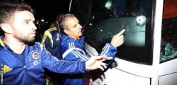 Autocarul echipei Fenerbahce atacat cu focuri de armă, şoferul a fost rănit Autocarul echipei Fenerbahce atacat cu focuri de armă, şoferul a fost rănit