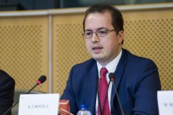 Europarlamentarul Andi Cristea: UE stă cu ochii pe Chișinău, vinovații de „jaful bancar” trebuie trași la răspundere Europarlamentarul Andi Cristea: UE stă cu ochii pe Chișinău, vinovații de „jaful bancar” trebuie trași la răspundere