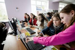 (GirlsGoIT) Tinerele pot decide singure ce carieră să aleagă (GirlsGoIT) Tinerele pot decide singure ce carieră să aleagă