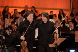 Doi violonişti şi un pianist din România vor concerta la Chişinău Doi violonişti şi un pianist din România vor concerta la Chişinău