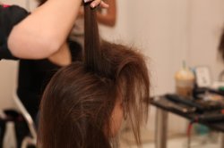 Cum să te pieptăni corect că să nu îţi mai cadă părul. Trucuri neaşteptate Cum să te pieptăni corect că să nu îţi mai cadă părul. Trucuri neaşteptate