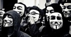 Anonymous atacă. 20 de mii de conturi pe Twitter care aparțin Statului Islamic au fost sparte Anonymous atacă. 20 de mii de conturi pe Twitter care aparțin Statului Islamic au fost sparte