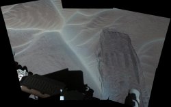 (FOTO) Nisipul planetei Marte fotografiat în detaliu de roverul Curiosity (FOTO) Nisipul planetei Marte fotografiat în detaliu de roverul Curiosity
