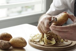 (FRUMUSEȚE) Vopsea de păr naturală din coji de cartofi (FRUMUSEȚE) Vopsea de păr naturală din coji de cartofi