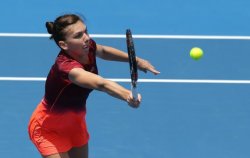 Simona Halep debutează astăzi la Australian Open împotriva chinezoaicei Shuai Zhang Simona Halep debutează astăzi la Australian Open împotriva chinezoaicei Shuai Zhang
