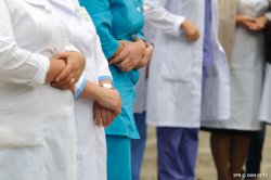 Ministerul Sănătății propune salarizarea medicilor în funcție de performanţele profesionale Ministerul Sănătății propune salarizarea medicilor în funcție de performanţele profesionale