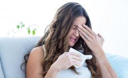 (TRUCURI) Cum să-ți recapeți rapid frumusețea după ce ai plâns mult (TRUCURI) Cum să-ți recapeți rapid frumusețea după ce ai plâns mult