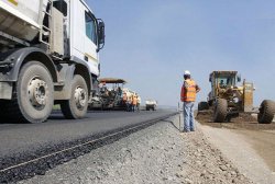 Au rămas cu buzunarele goale. Drumarii din Soroca amenință că vor bloca drumurile naționale Au rămas cu buzunarele goale. Drumarii din Soroca amenință că vor bloca drumurile naționale