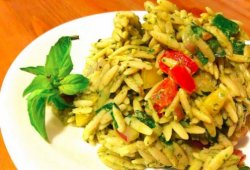 (REȚETA ZILEI / DE POST) Salată de paste orzo cu spanac (REȚETA ZILEI / DE POST) Salată de paste orzo cu spanac