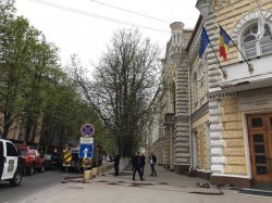 ULTIMA ORĂ. Alertă cu bombă la Primăria Chișinăului s-a dovedit a fi falsă ULTIMA ORĂ. Alertă cu bombă la Primăria Chișinăului s-a dovedit a fi falsă