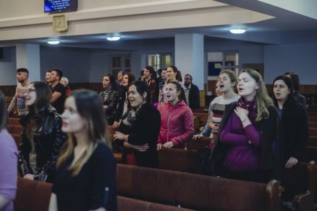 Principiile baptiștilor: Fără atingeri, fără sărutări și fără sex până la nuntă Principiile baptiștilor: Fără atingeri, fără sărutări și fără sex până la nuntă