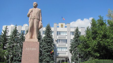Călăul sovietic „domnește” în orașele Moldovei Călăul sovietic „domnește” în orașele Moldovei