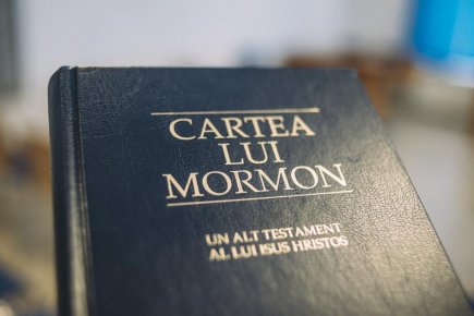 Principiile mormonilor: Botează morții, donează 10% din venitul lunar și nu consumă ceai sau cafea Principiile mormonilor: Botează morții, donează 10% din venitul lunar și nu consumă ceai sau cafea