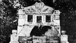 Monumentul celor trei martiri va reveni în Parcul Catedralei Monumentul celor trei martiri va reveni în Parcul Catedralei