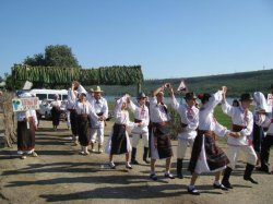 Pe 14 august în satul Lalova va avea loc Festivalul de Folclor „Vetre strămoșești” Pe 14 august în satul Lalova va avea loc Festivalul de Folclor „Vetre strămoșești”