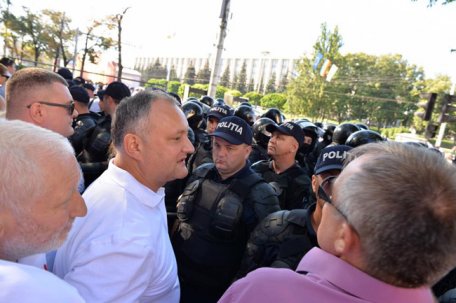 Dodon despre protestul lui Renato Ustâi și al Platformei „DA”: „Este o profanare a acestui simbol” Dodon despre protestul lui Renato Ustâi și al Platformei „DA”: „Este o profanare a acestui simbol”