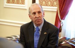 Cine este James Pettit, ambasadorul american la Chișinău care a îngropat Unirea Basarabiei cu România în 28 August 2016? Cine este James Pettit, ambasadorul american la Chișinău care a îngropat Unirea Basarabiei cu România în 28 August 2016?