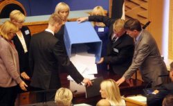 Estonia: Parlamentul nu reușește să aleagă președintele nici în a doua rundă de vot Estonia: Parlamentul nu reușește să aleagă președintele nici în a doua rundă de vot